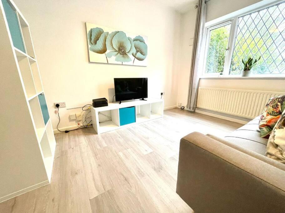 Serene And Cozy 1-Bedroom House With Parking Cambridge  Exterior photo