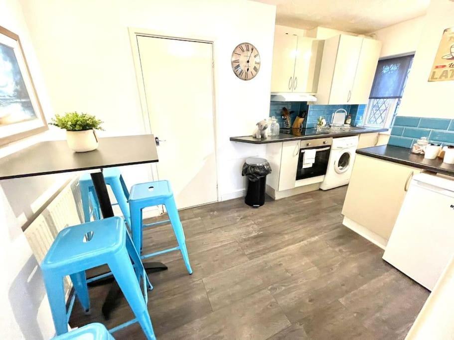 Serene And Cozy 1-Bedroom House With Parking Cambridge  Exterior photo